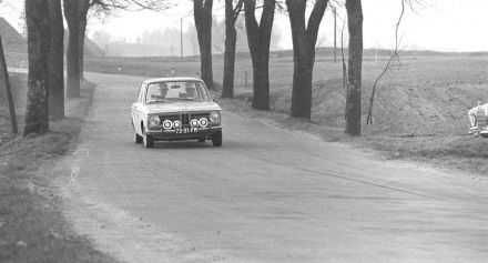 Adam Smorawiński i Andrzej Zembrzuski – BMW 1600 Ti.
